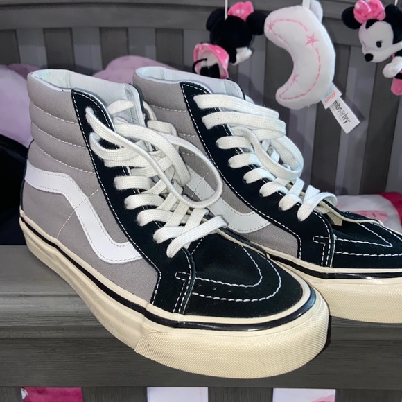 Vans - Picture 1 of 4
